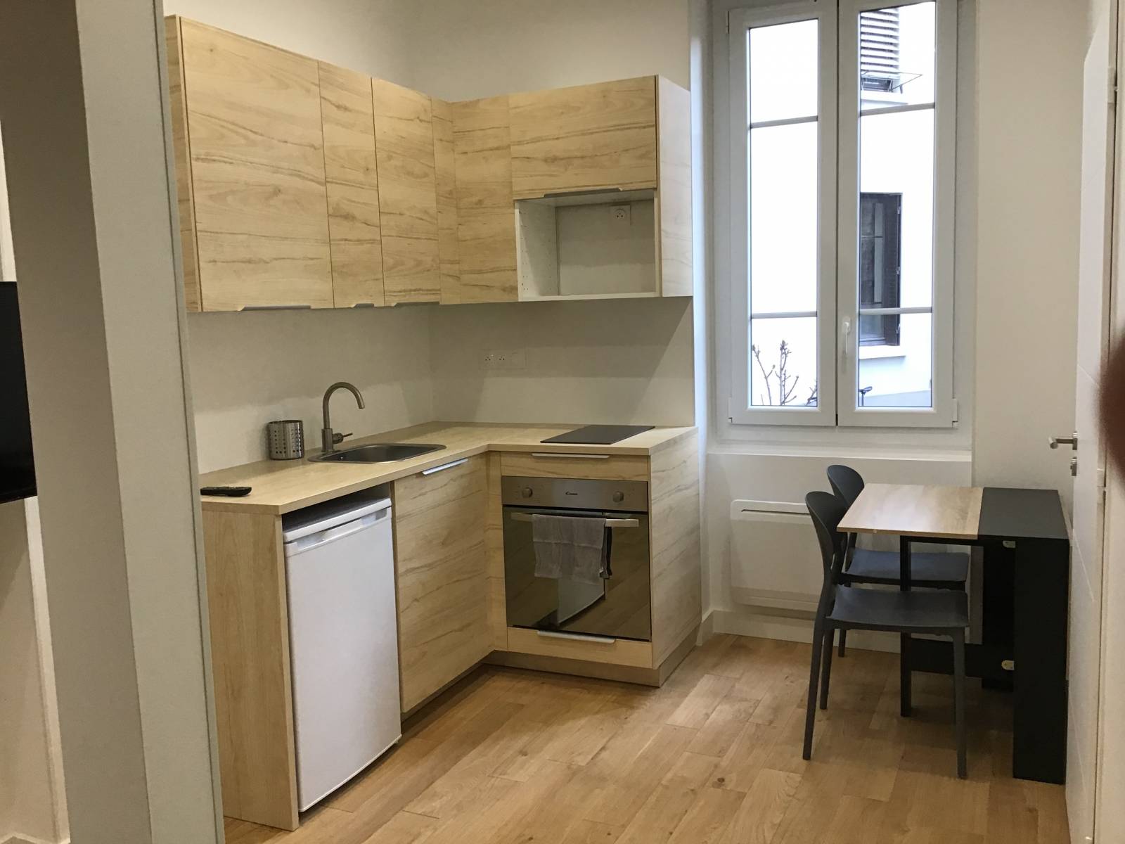 Avant/après d'une rénovation de cuisine d'un studio à Villeurbanne