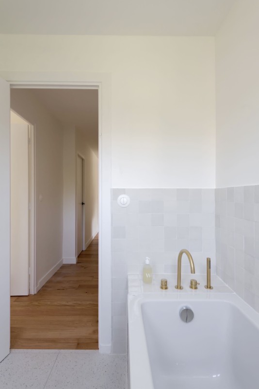 Travaux de rénovation globale à Lyon 6ᵉ : parquet contrecollé, carrelage grand format , verrière atelier et plomberie sur-mesure sur 5 mois