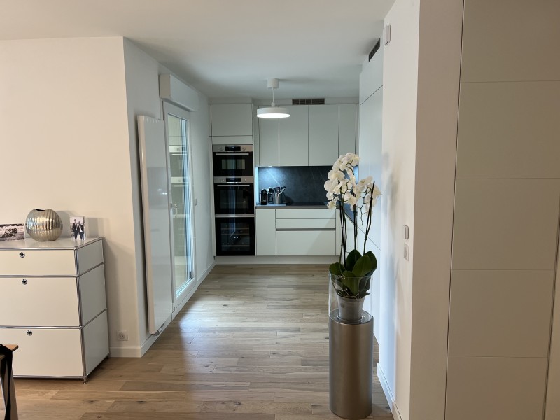 Transformation complète d’un appartement T4 à Caluire-et-Cuire sur 4 mois avec rénovation salle de bain, faïence grand format, parquet chêne, plâtrerie et mise aux normes électriques