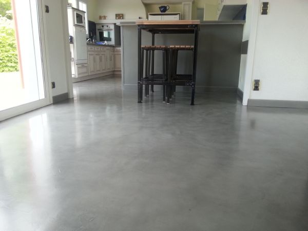 Rénovation d'une maison au Pays de Gex avec la réalisation d'un béton ciré