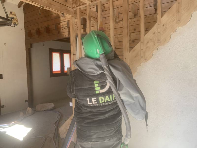 Sablage des poutres en bois aux Houches