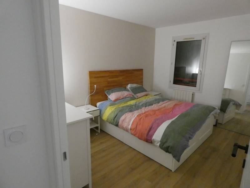 Chambre dans le Pays de Gex peinture pose de parquet