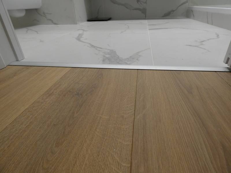 Jointure entre le carrelage et le parquet dans le Pays de Gex