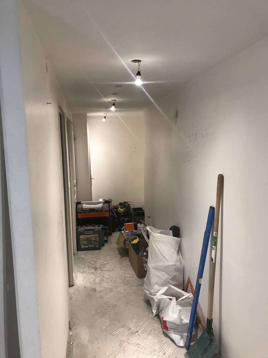 Avant/Après couloir appartement travaux de rénovation à Lyon 3