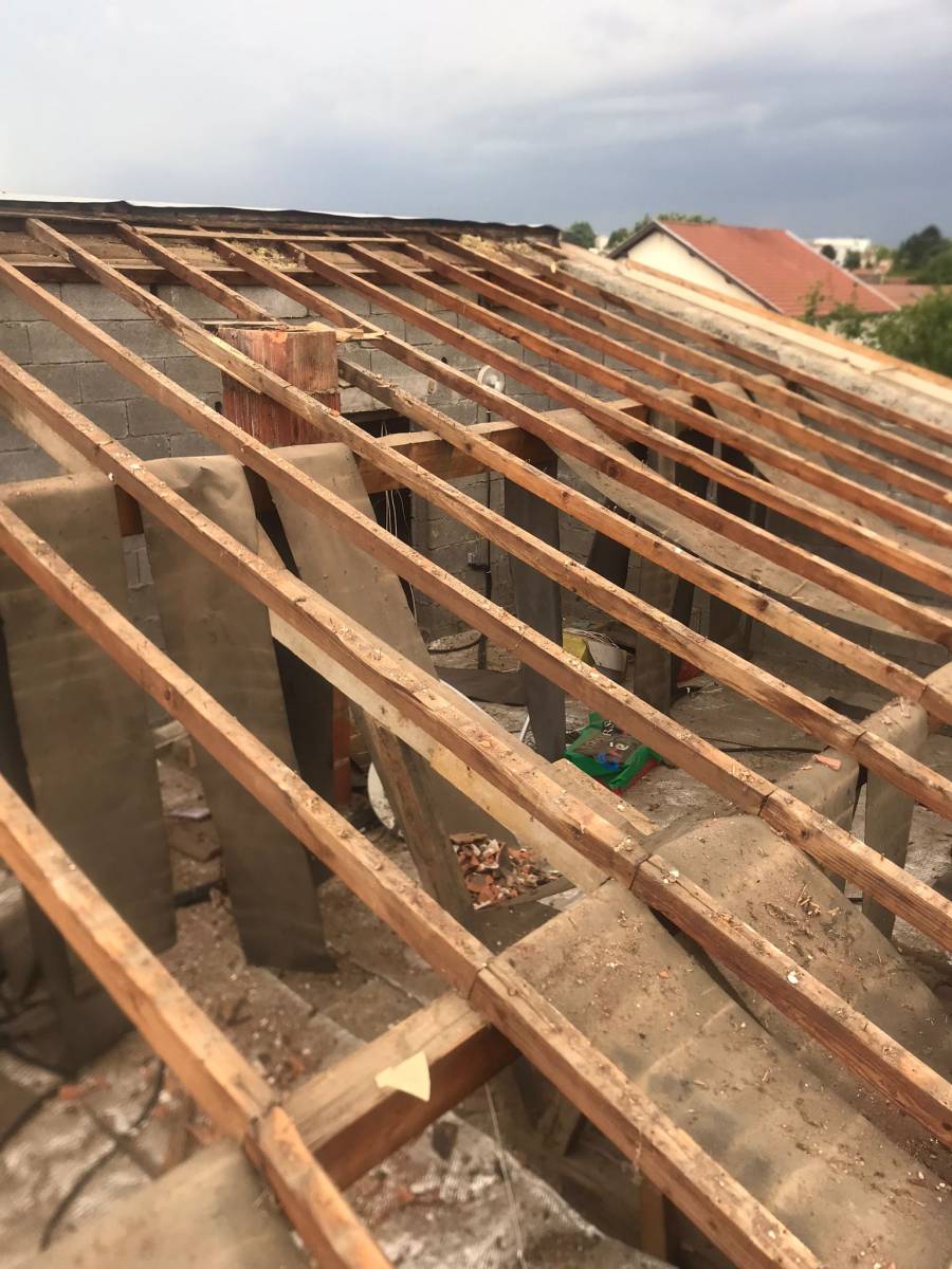 Dépose de l'ensemble de la charpente à Feyzin près de Lyon