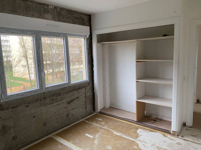 Avant/Après chambre, suppression des placards à Ecully dans le Rhône