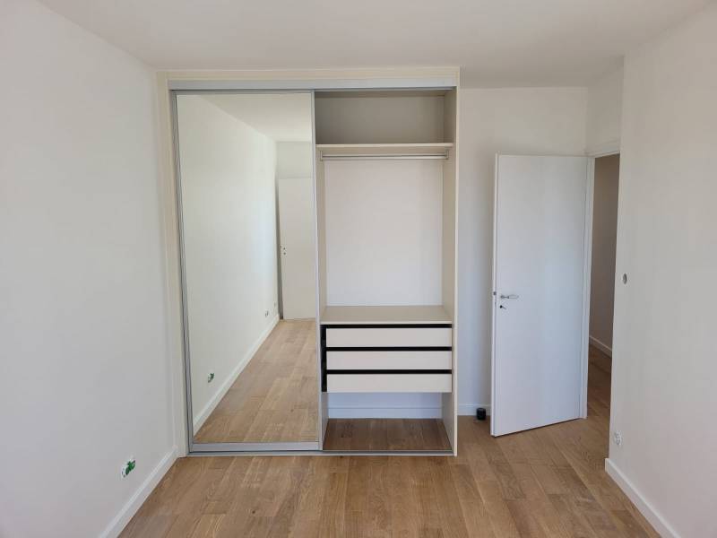 Travaux de rénovation appartement pose de placards peinture électricité à Lyon 6