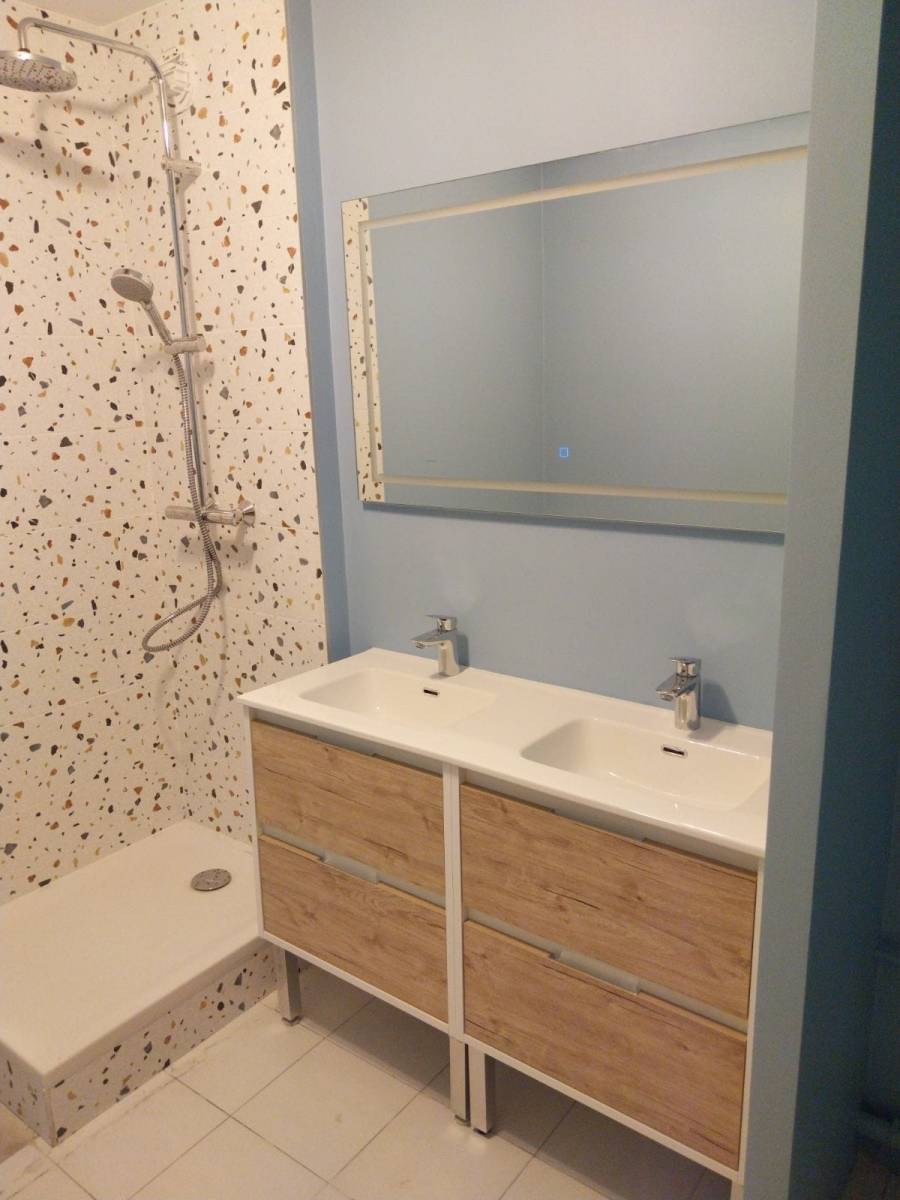 Réalisation carrelage plomberie peinture à Lyon