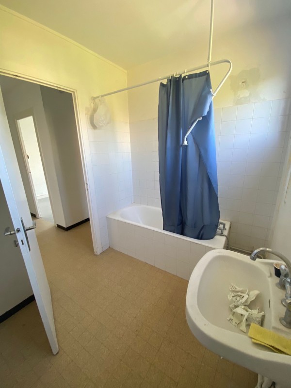 Travaux de rénovation globale à Lyon 6ᵉ : parquet contrecollé, carrelage grand format , verrière atelier et plomberie sur-mesure sur 5 mois