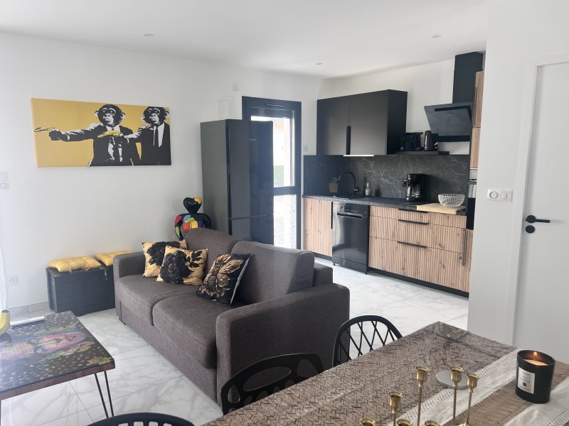 Transformation complète d’un T3 avec cloisonnement en BA13, faïences LIFE 60x60, parquet Quick Step et climatisation Daikin à Lyon 7ème