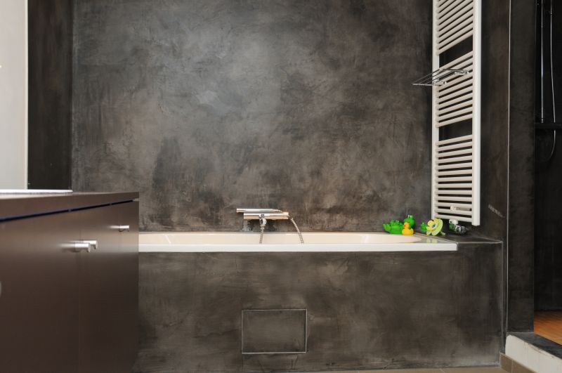 Béton ciré ajouté dans une salle de bain à Lyon